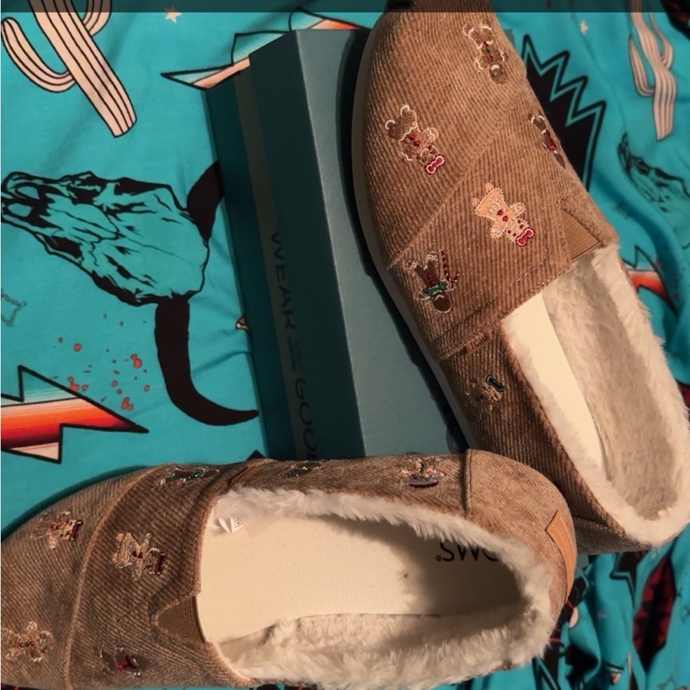 TOMS Women's Beige Embroidered Slip-On Shoes